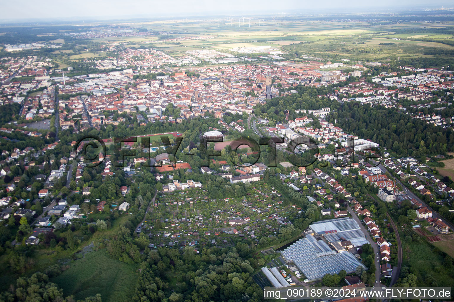 Landau in der Pfalz dans le département Rhénanie-Palatinat, Allemagne du point de vue du drone