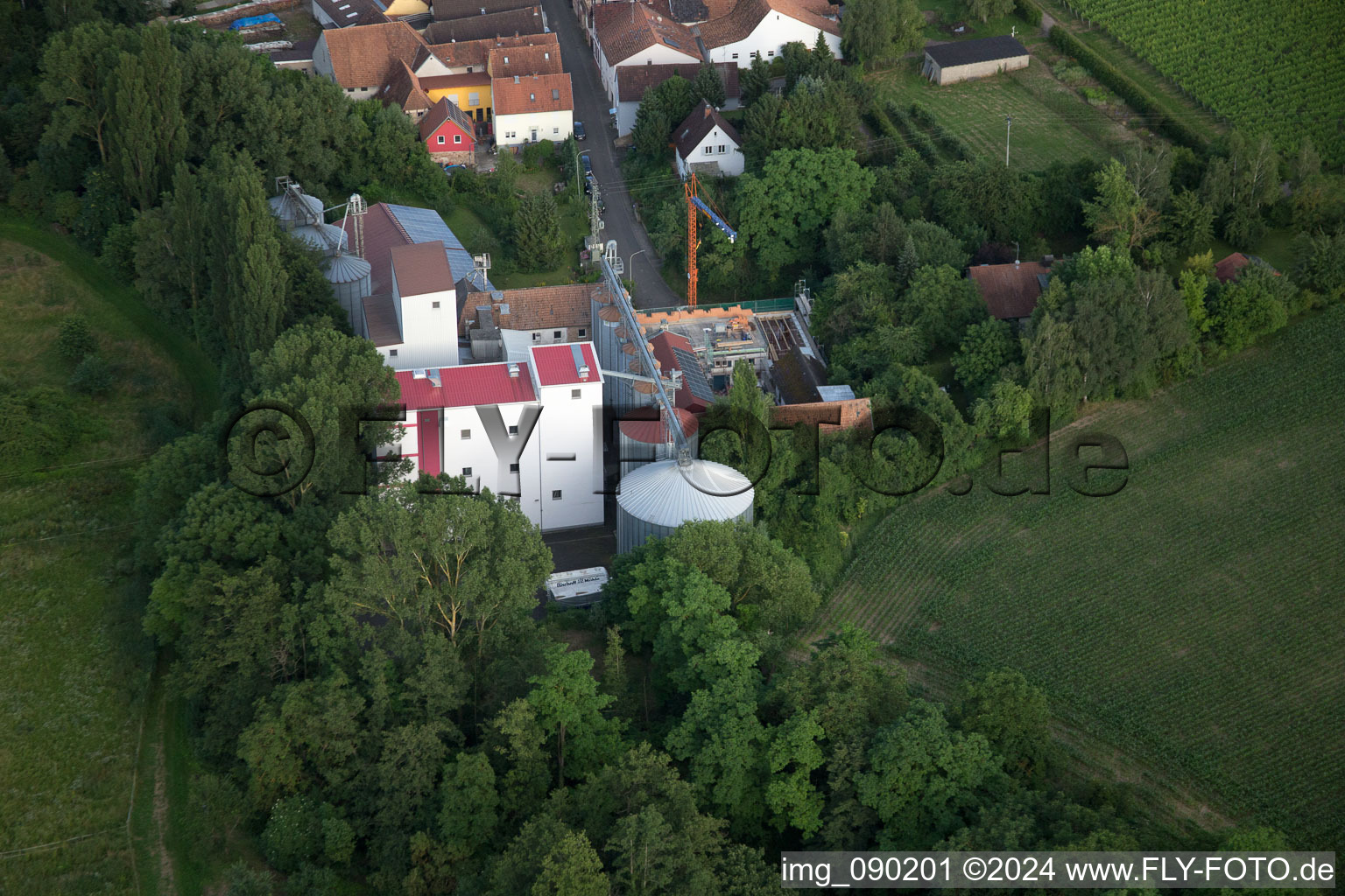 Bischoff-Mühl à le quartier Appenhofen in Billigheim-Ingenheim dans le département Rhénanie-Palatinat, Allemagne d'en haut