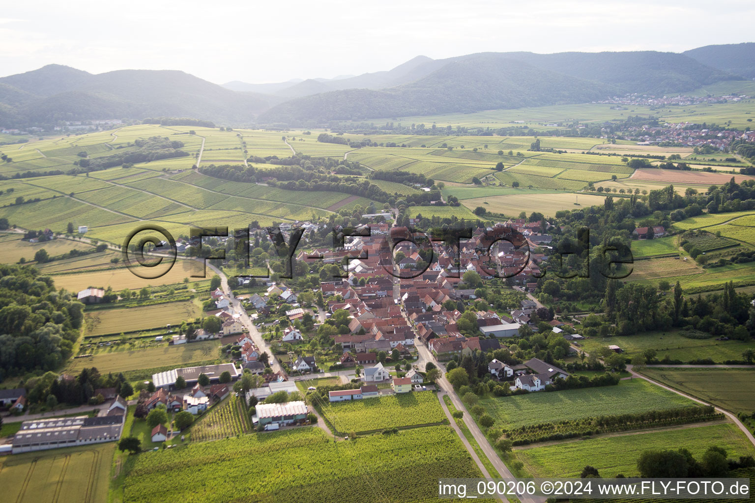 Vue oblique de Quartier Heuchelheim in Heuchelheim-Klingen dans le département Rhénanie-Palatinat, Allemagne