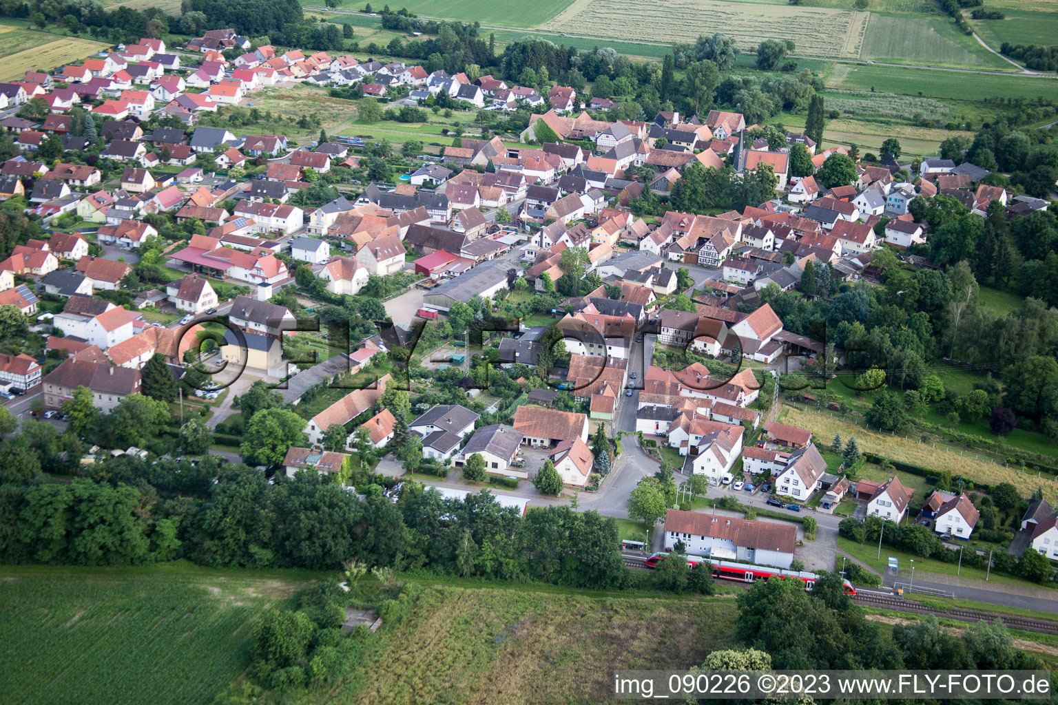 Barbelroth dans le département Rhénanie-Palatinat, Allemagne du point de vue du drone