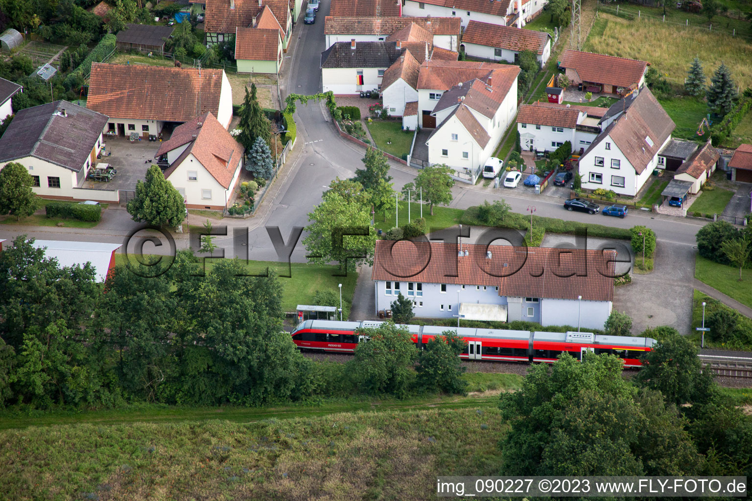 Barbelroth dans le département Rhénanie-Palatinat, Allemagne d'un drone