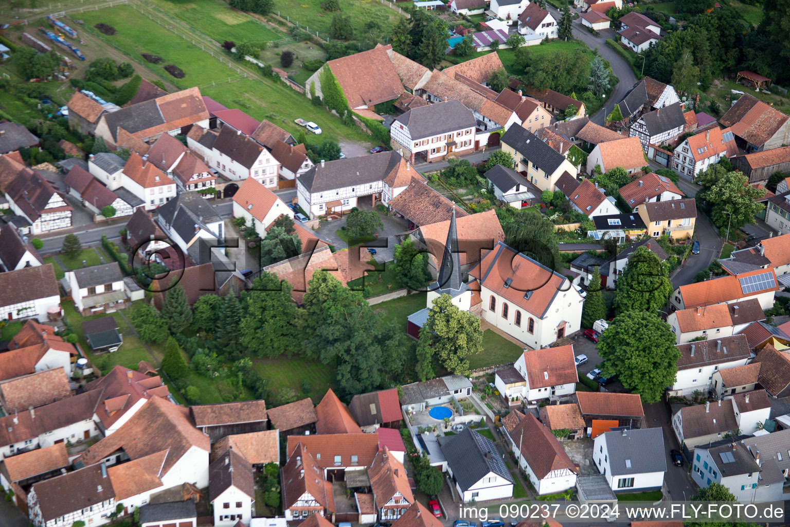 Vue d'oiseau de Barbelroth dans le département Rhénanie-Palatinat, Allemagne