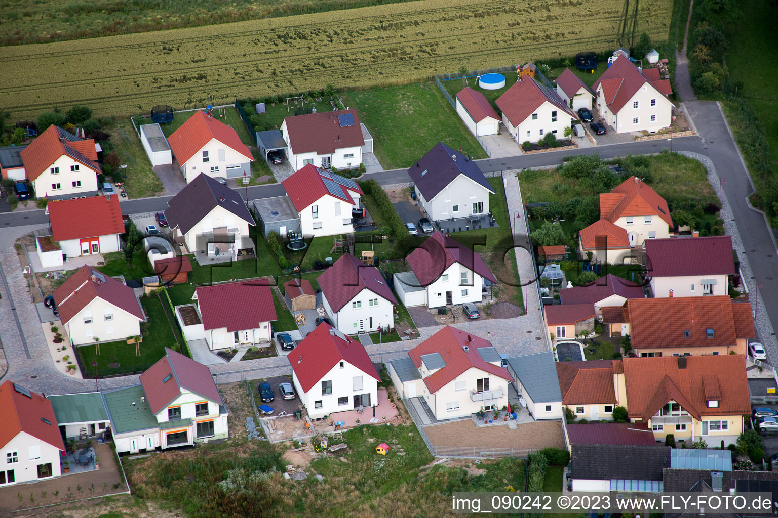 Barbelroth dans le département Rhénanie-Palatinat, Allemagne du point de vue du drone