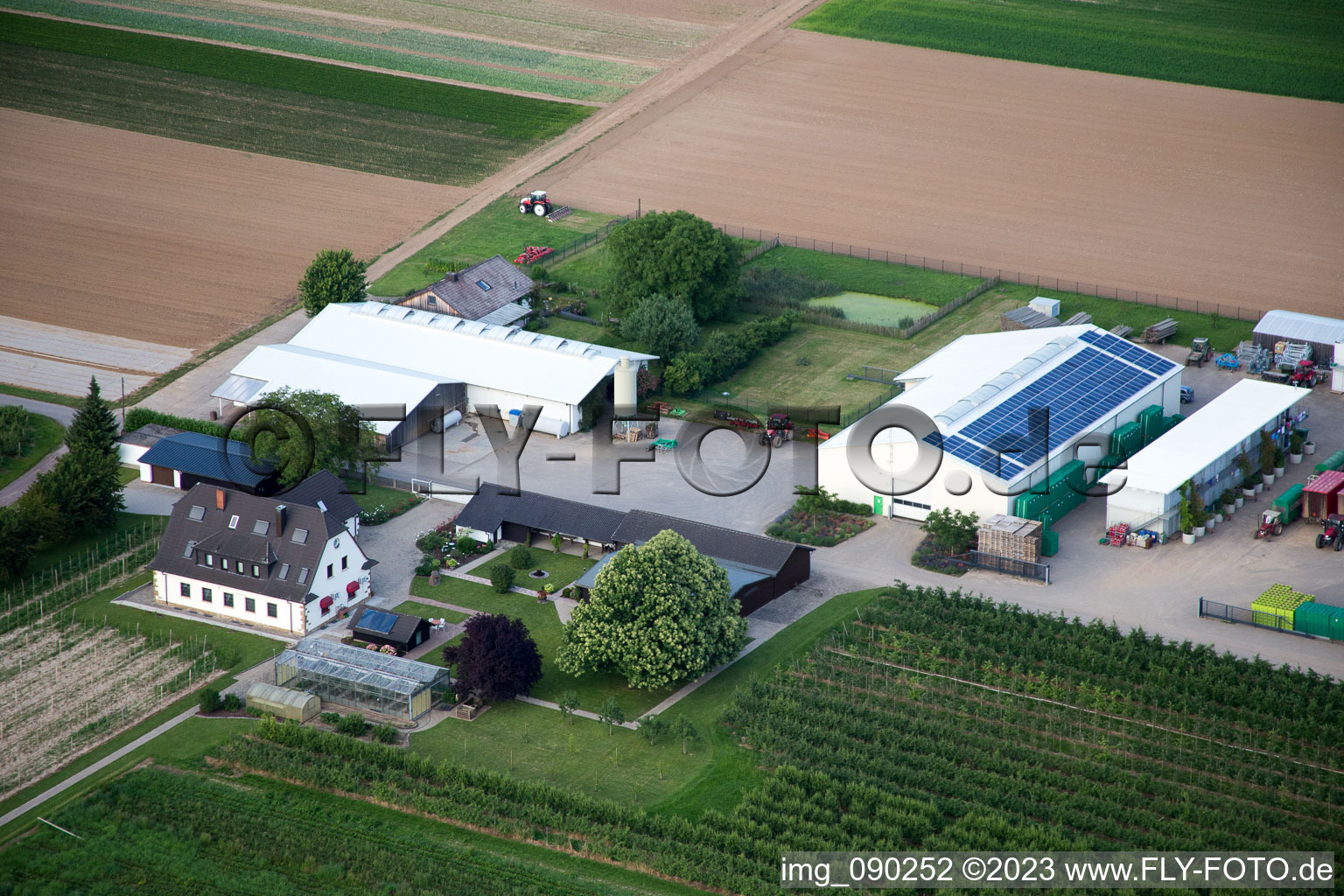 Enregistrement par drone de Winden dans le département Rhénanie-Palatinat, Allemagne