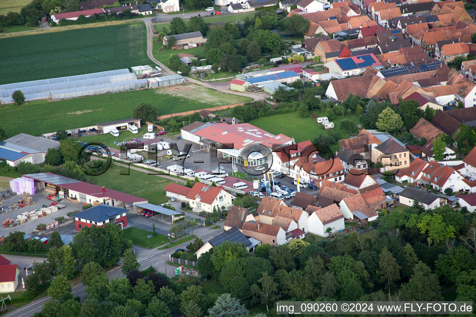 Minfeld dans le département Rhénanie-Palatinat, Allemagne du point de vue du drone