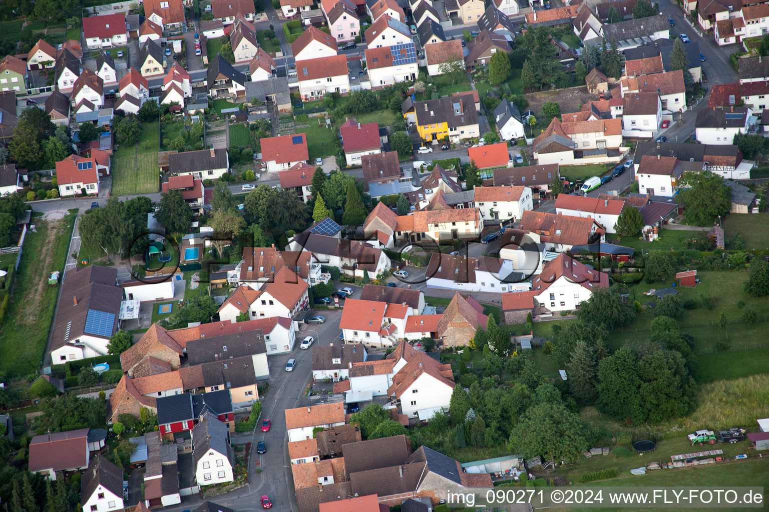 Vue d'oiseau de Minfeld dans le département Rhénanie-Palatinat, Allemagne