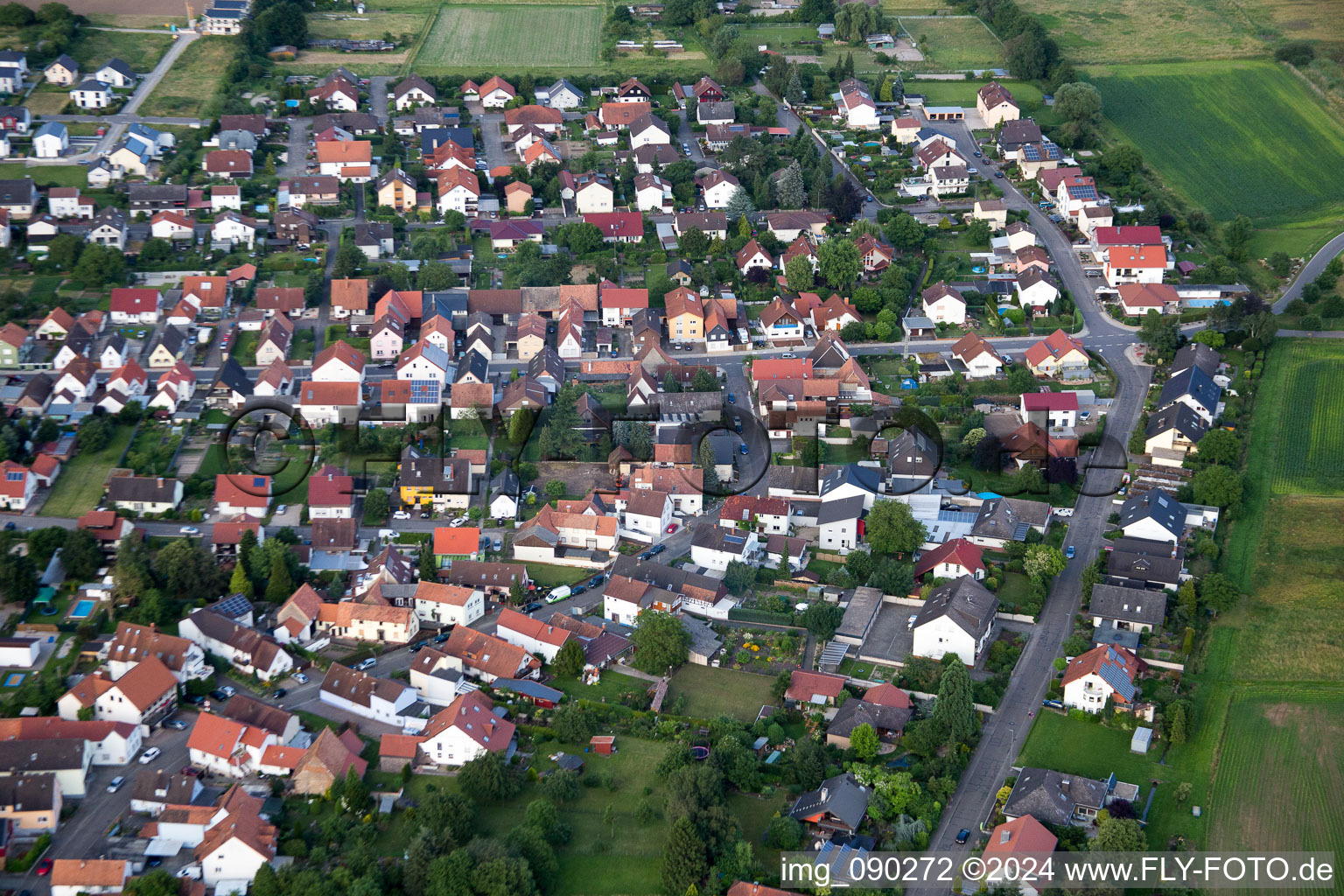 Minfeld dans le département Rhénanie-Palatinat, Allemagne vue du ciel