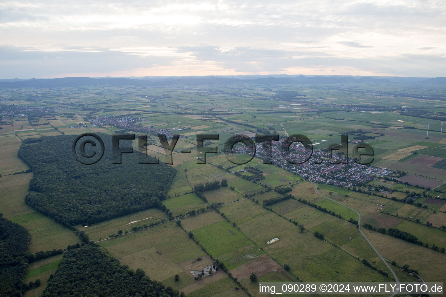 Vue oblique de Minfeld dans le département Rhénanie-Palatinat, Allemagne