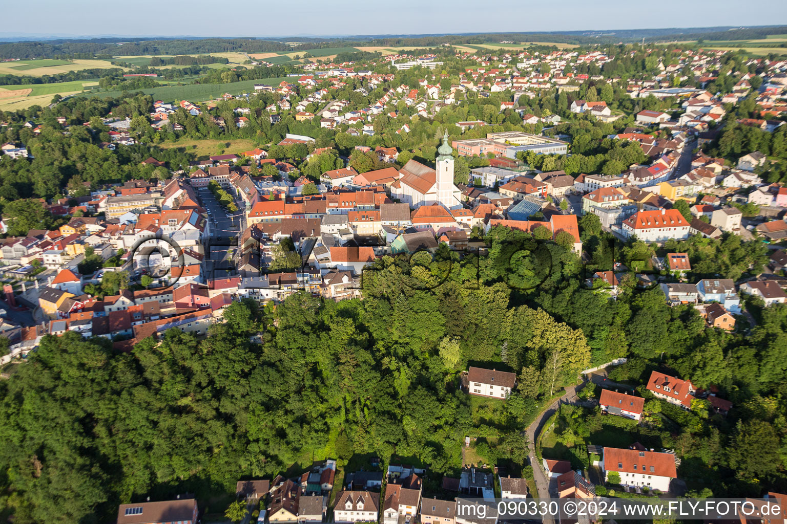 Vue aérienne de Quartier Bach à le quartier Zanklau in Landau an der Isar dans le département Bavière, Allemagne