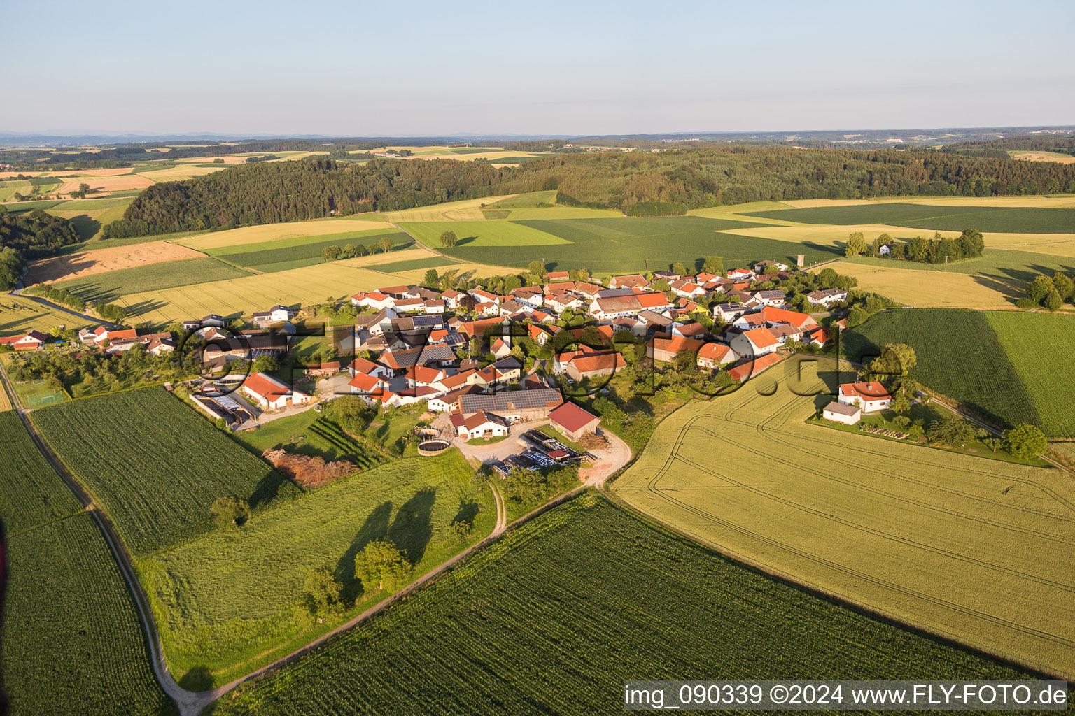 Vue aérienne de Quartier Oberframmering in Landau an der Isar dans le département Bavière, Allemagne