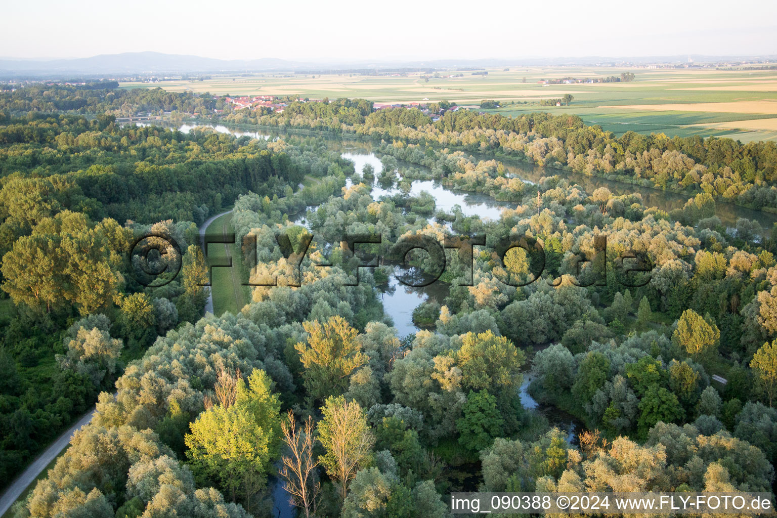 Vue aérienne de Plaines inondables de l'Isar à Oberpöring dans le département Bavière, Allemagne