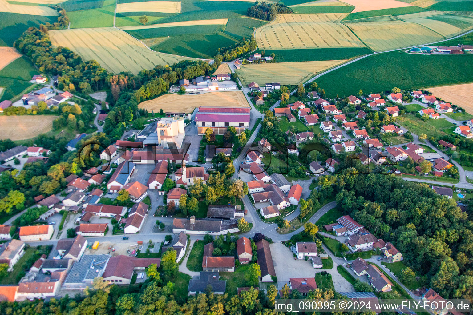 Vue aérienne de Quartier Ettling in Wallersdorf dans le département Bavière, Allemagne