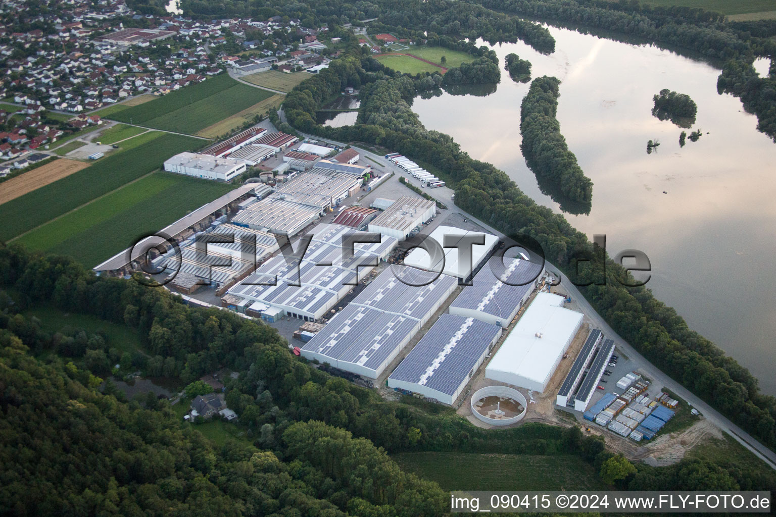 Vue aérienne de Zone industrielle de la Benkhauser Straße à Mamming dans le département Bavière, Allemagne