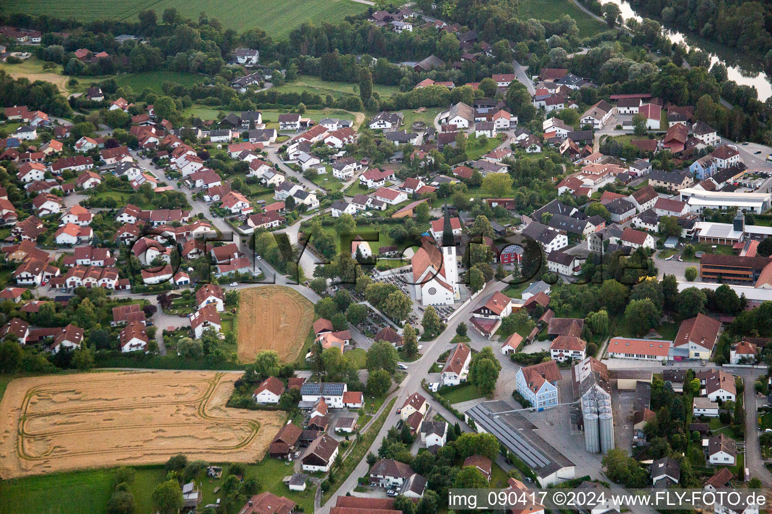 Vue aérienne de Sainte Marguerite à Mamming dans le département Bavière, Allemagne