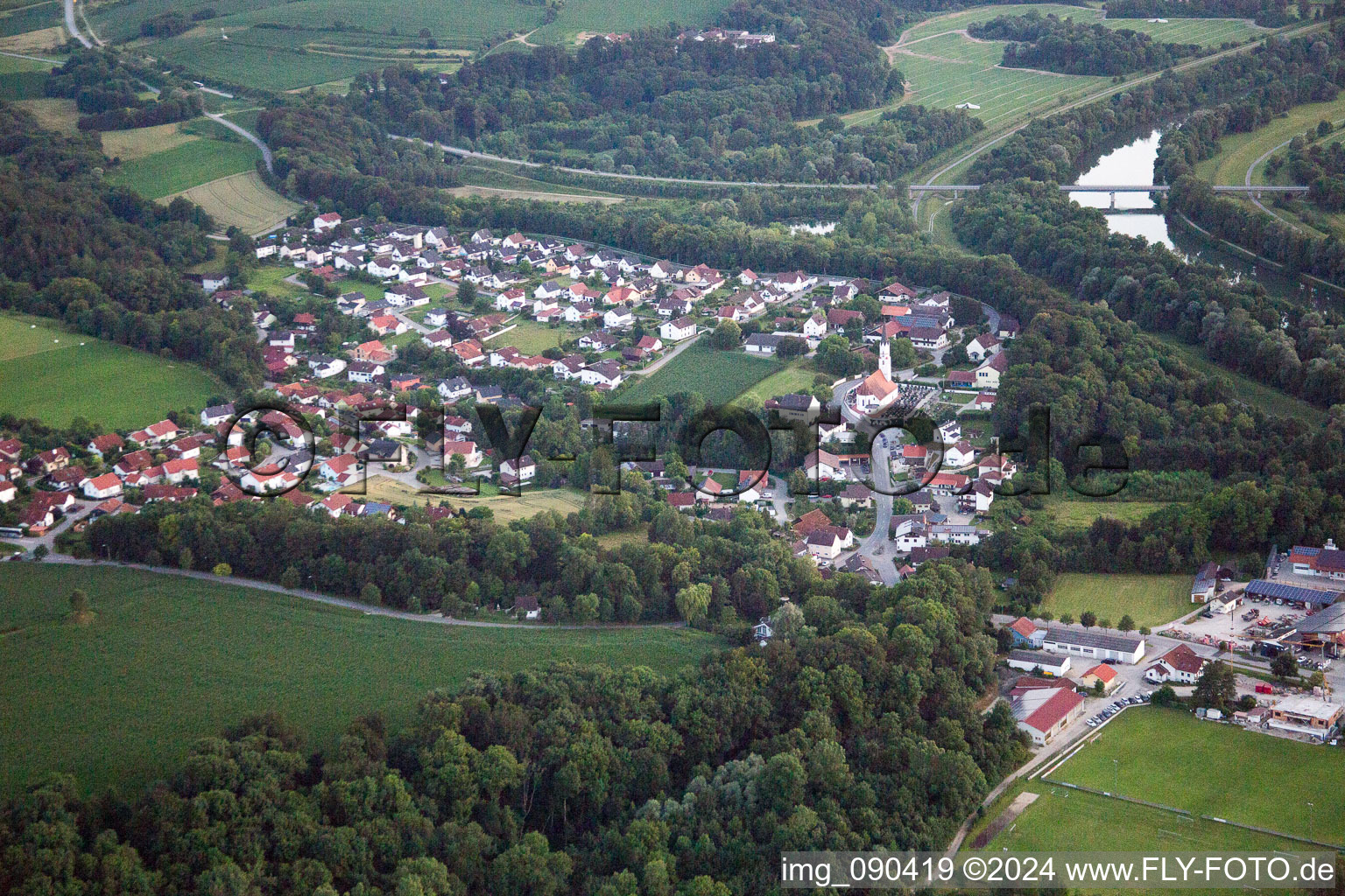 Vue aérienne de Gottfrieding dans le département Bavière, Allemagne