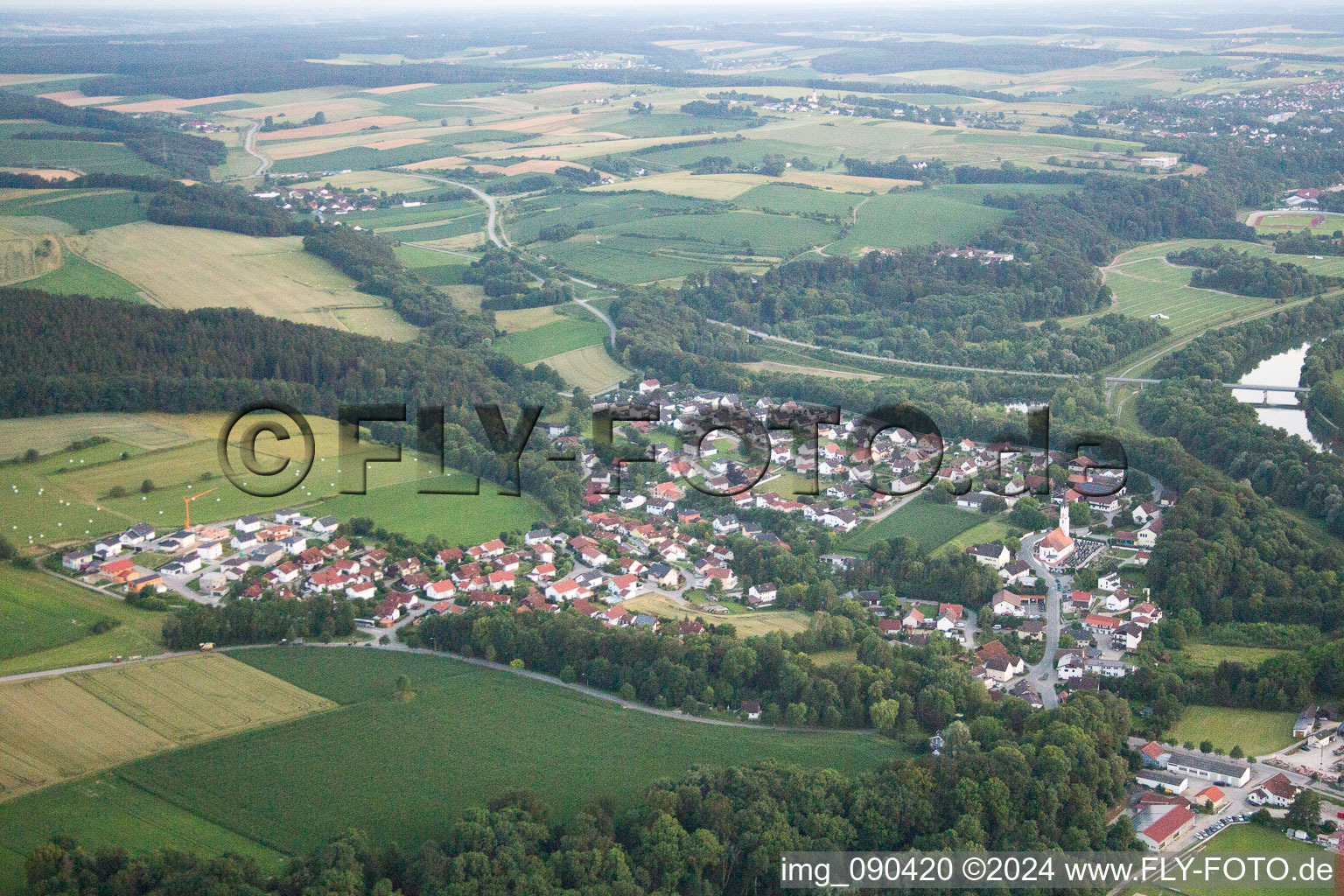 Vue aérienne de Gottfrieding dans le département Bavière, Allemagne