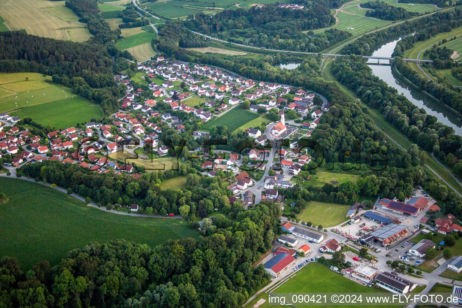 Vue aérienne de Zones riveraines de l'Isar à Gottfrieding dans le département Bavière, Allemagne