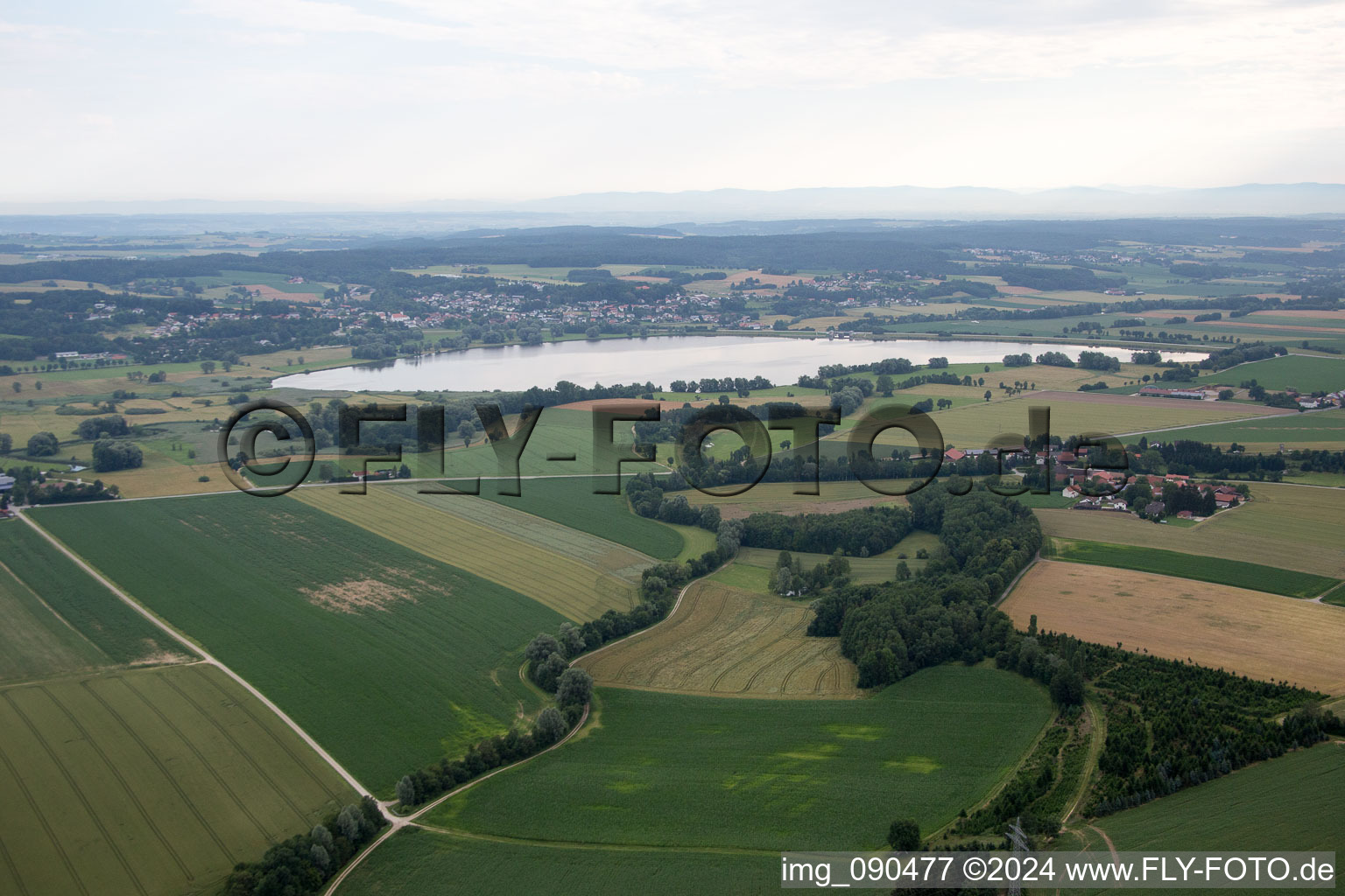 Vue aérienne de Réservoir Vilstalsee Steimberg à le quartier Aunkofen in Marklkofen dans le département Bavière, Allemagne