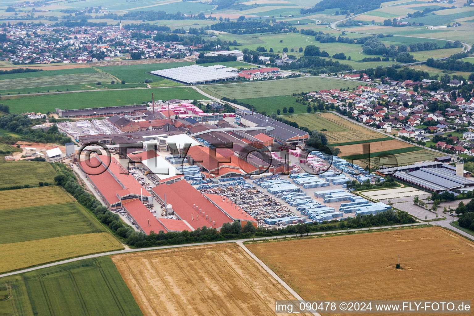 Vue aérienne de Site de l'usine Moeding Keramikfassaden GmbH à Marklkofen dans le département Bavière, Allemagne