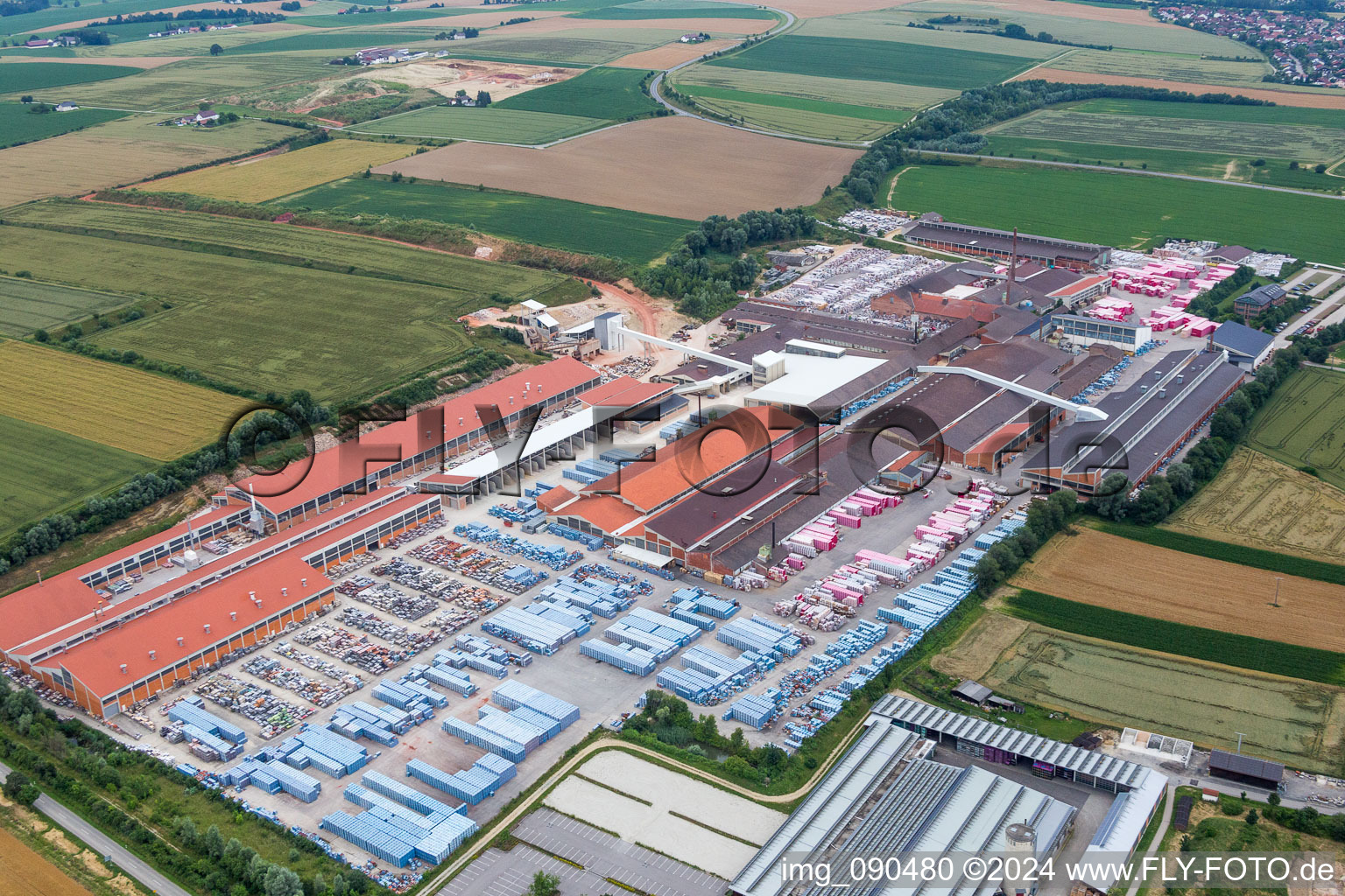 Vue aérienne de Site de l'usine Moeding Keramikfassaden GmbH à Marklkofen dans le département Bavière, Allemagne