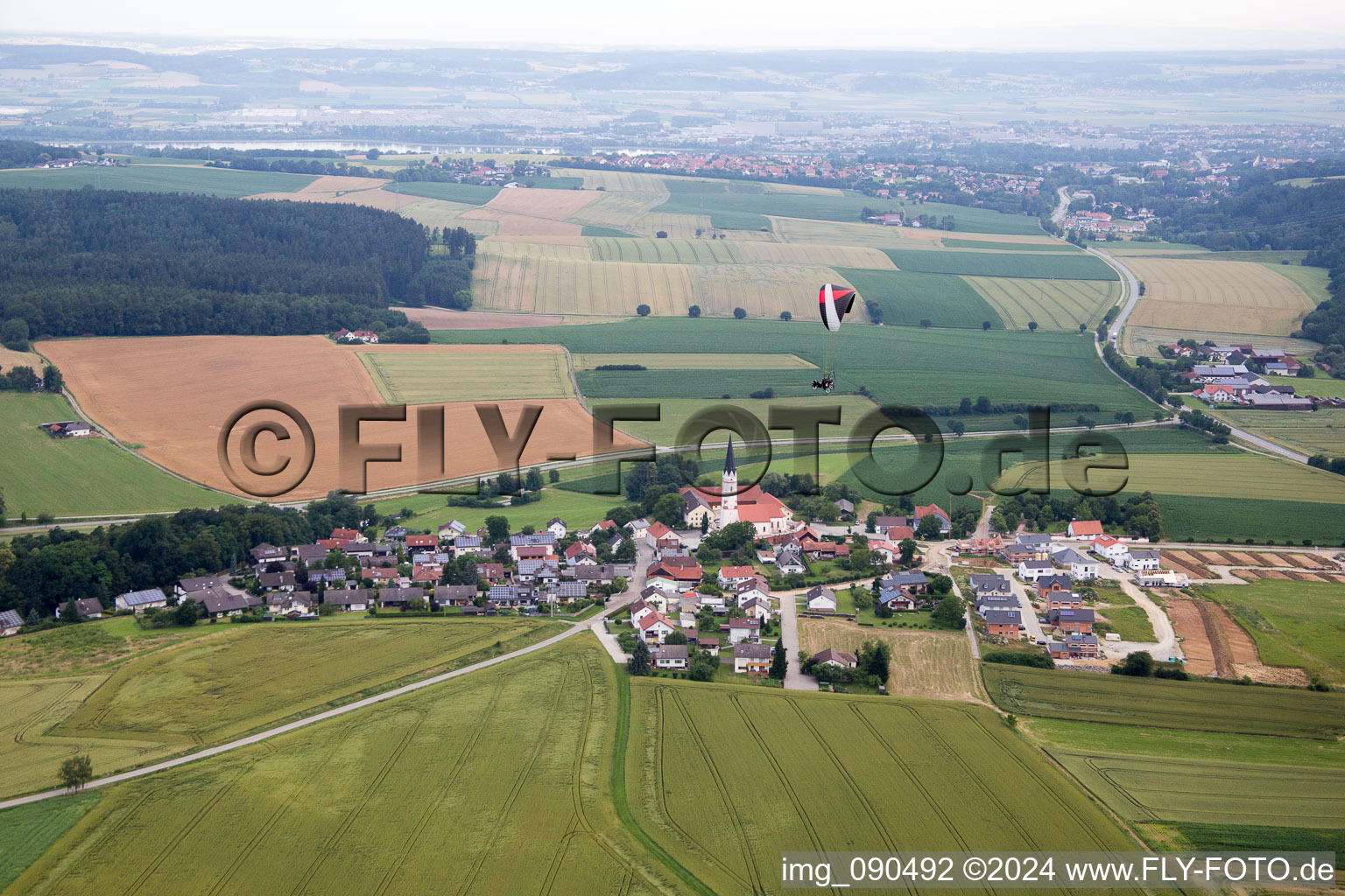 Vue aérienne de Quartier Frauenbiburg in Dingolfing dans le département Bavière, Allemagne