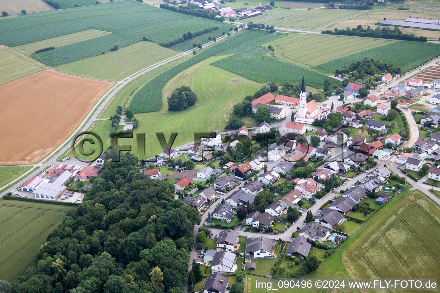 Vue aérienne de Quartier Frauenbiburg in Dingolfing dans le département Bavière, Allemagne