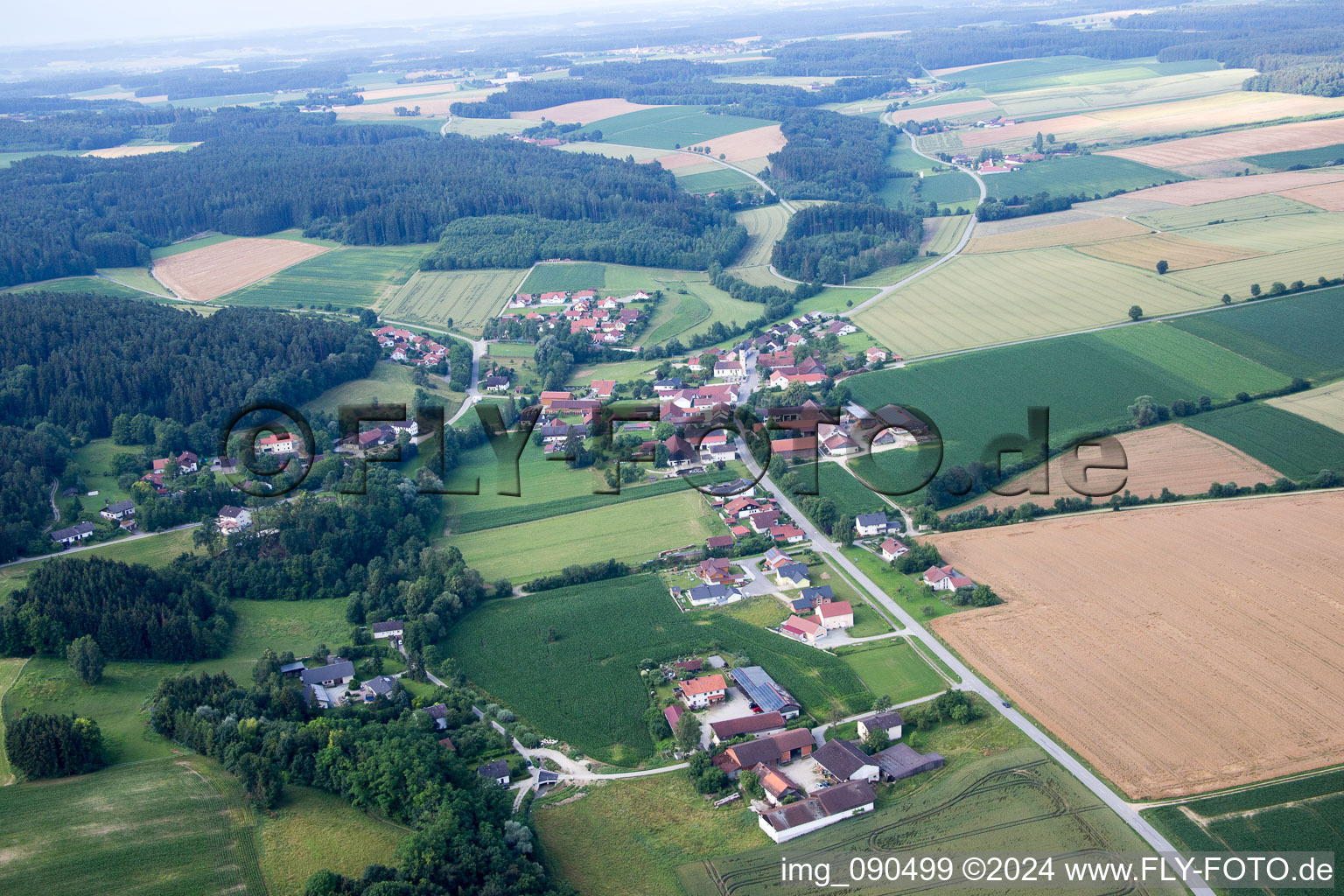 Vue aérienne de Quartier Weigendorf in Loiching dans le département Bavière, Allemagne