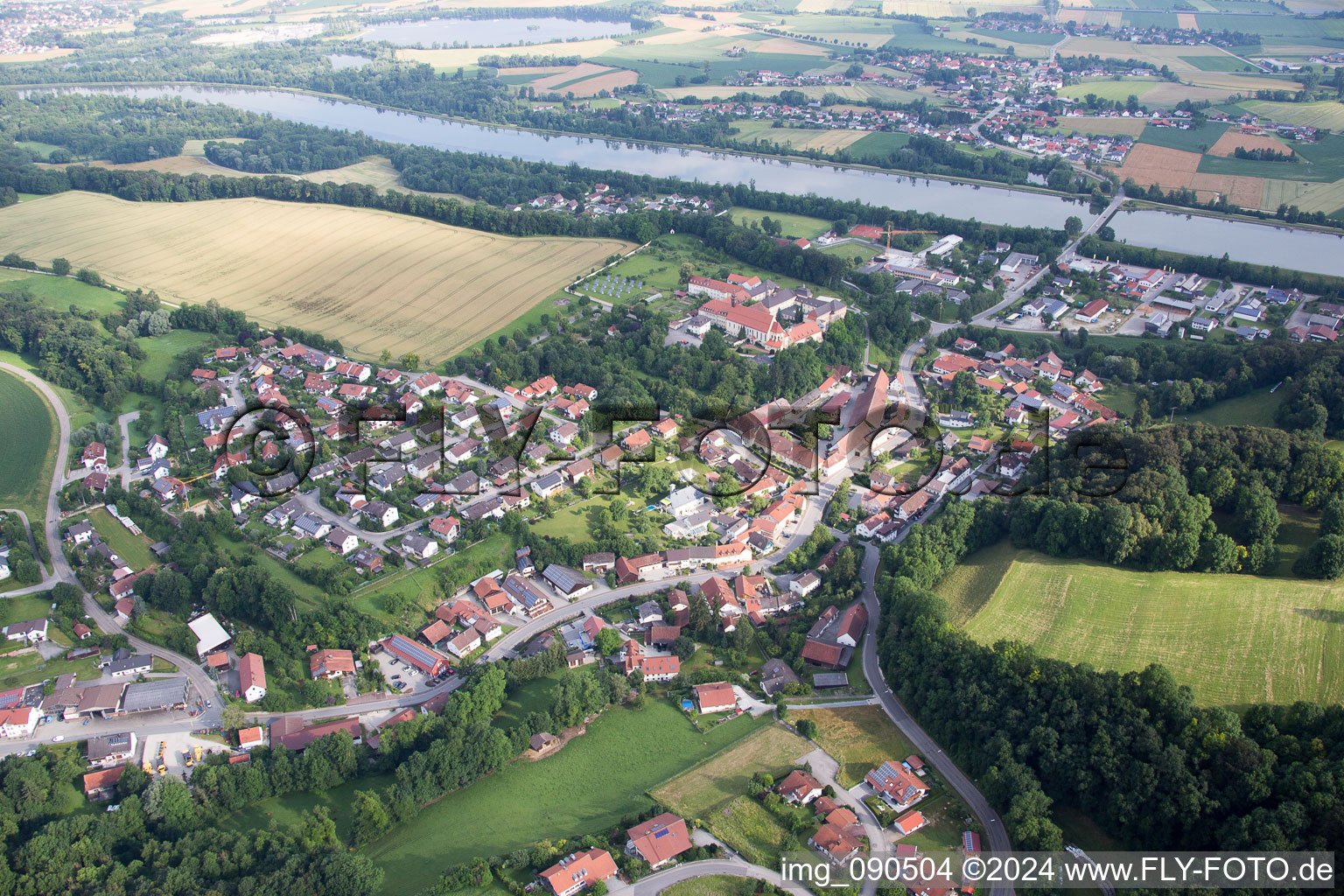 Vue aérienne de Niederviehbach dans le département Bavière, Allemagne