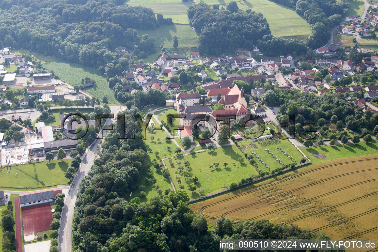 Vue oblique de Niederviehbach dans le département Bavière, Allemagne