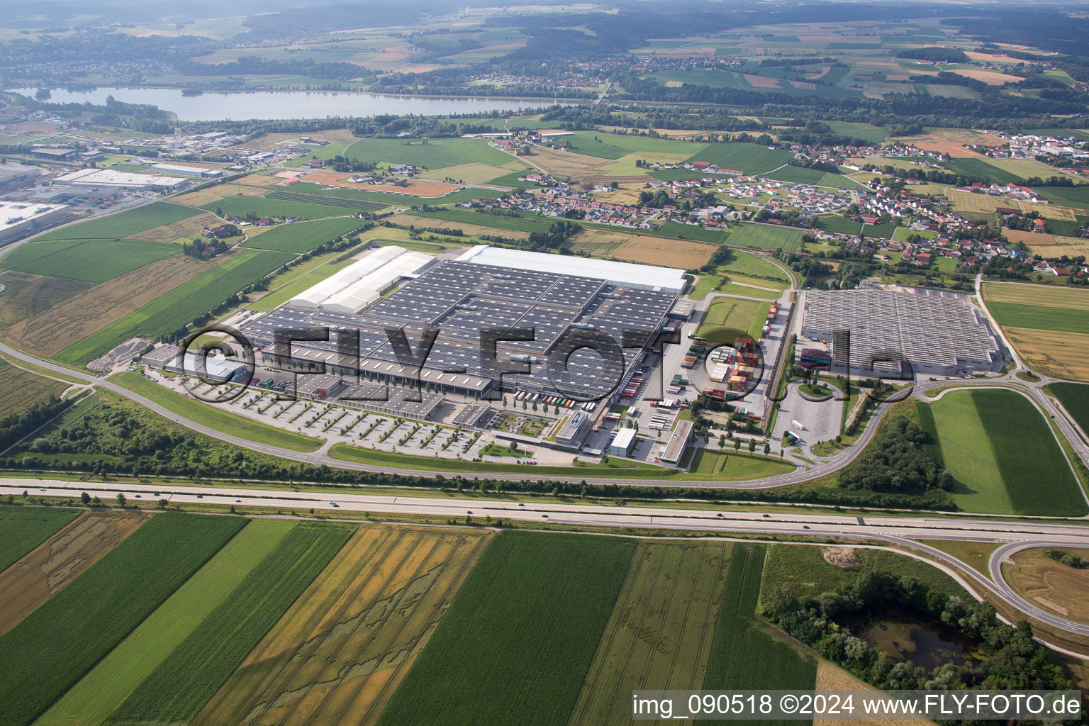 Photographie aérienne de Locaux de l'usine BMW à le quartier Höfen in Dingolfing dans le département Bavière, Allemagne