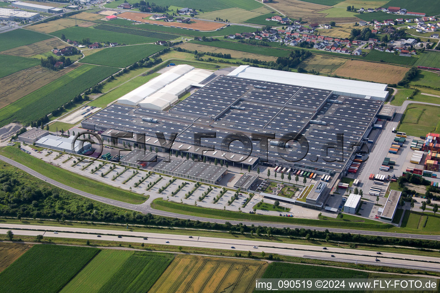 Vue oblique de Locaux de l'usine BMW à le quartier Höfen in Dingolfing dans le département Bavière, Allemagne