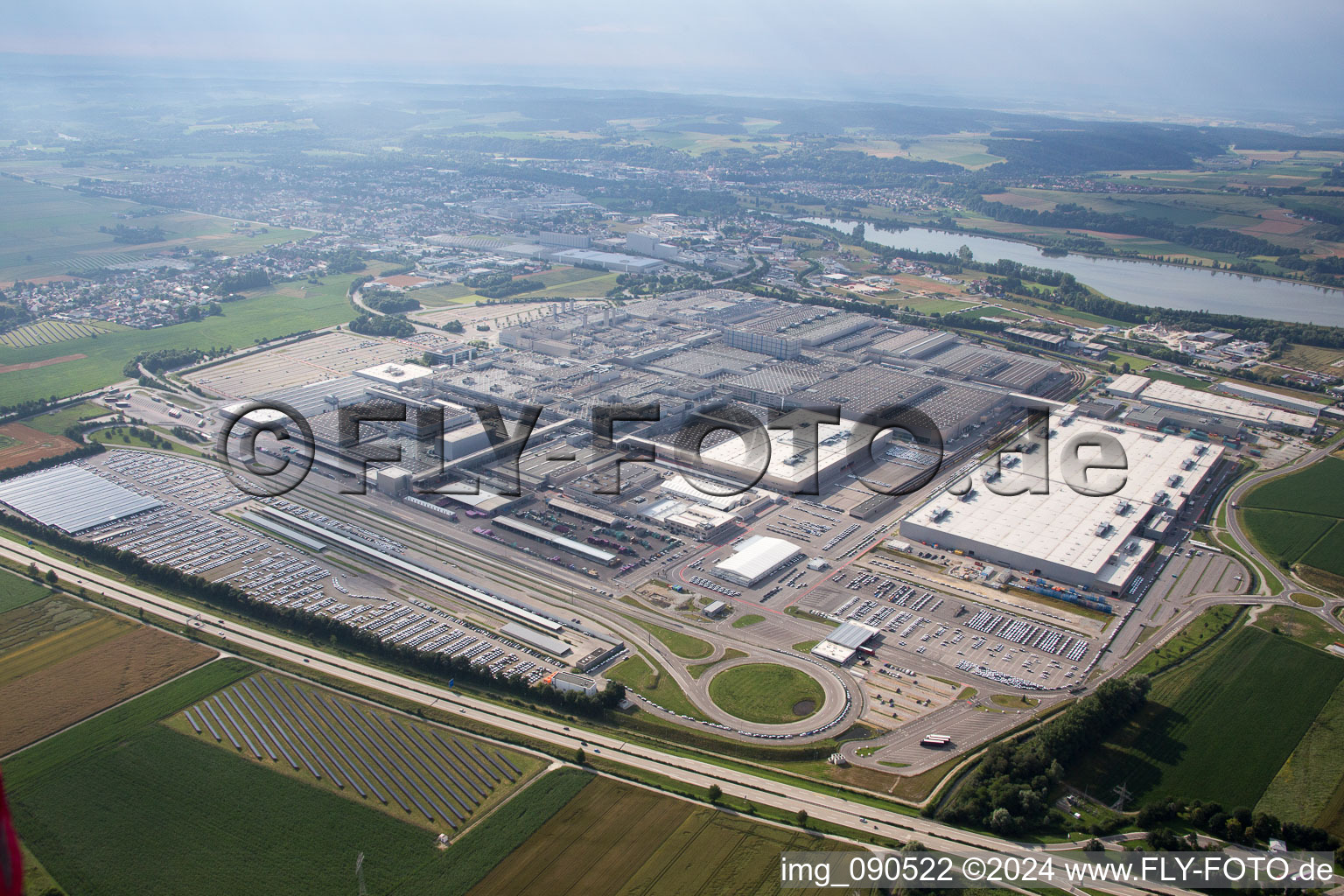 Locaux de l'usine BMW à le quartier Höfen in Dingolfing dans le département Bavière, Allemagne d'en haut