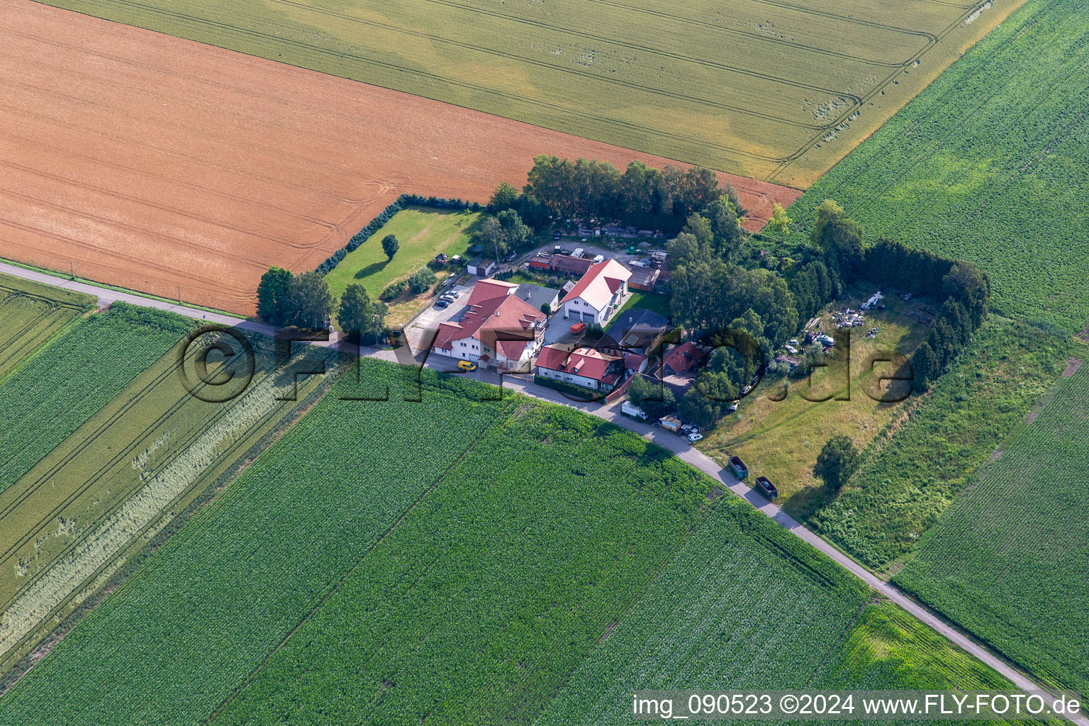 Vue aérienne de Quartier Unterhollerau in Moosthenning dans le département Bavière, Allemagne