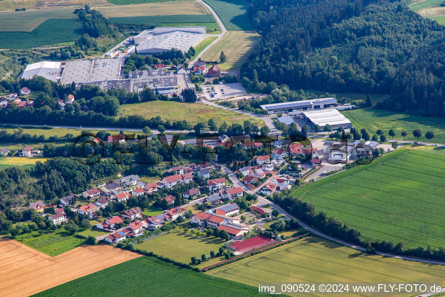 Vue aérienne de Quartier Unterhollerau in Moosthenning dans le département Bavière, Allemagne