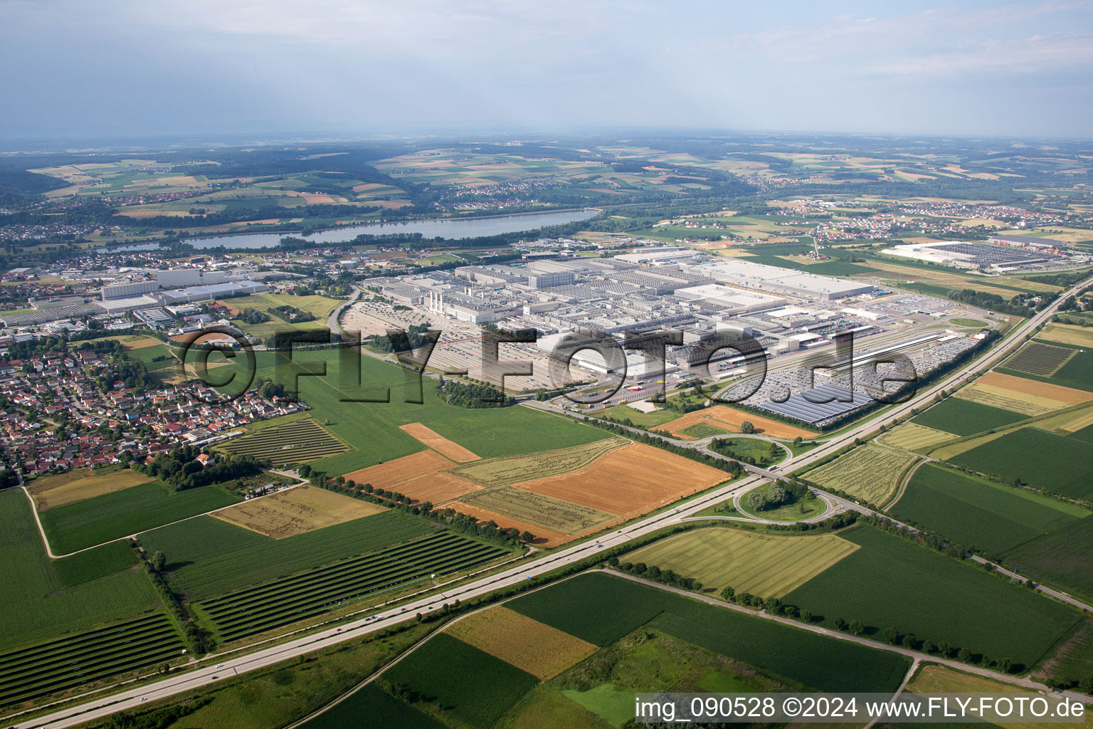 Vue aérienne de Usine BMW à Dingolfing dans le département Bavière, Allemagne