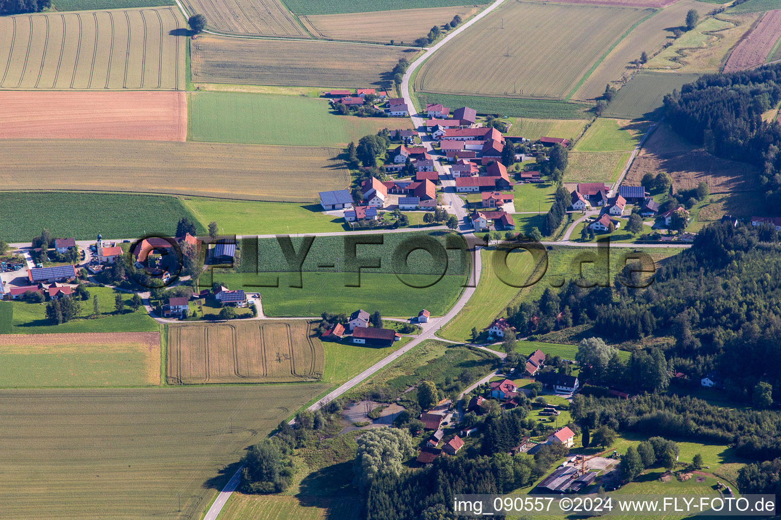 Vue aérienne de Quartier Neuhofen in Laberweinting dans le département Bavière, Allemagne