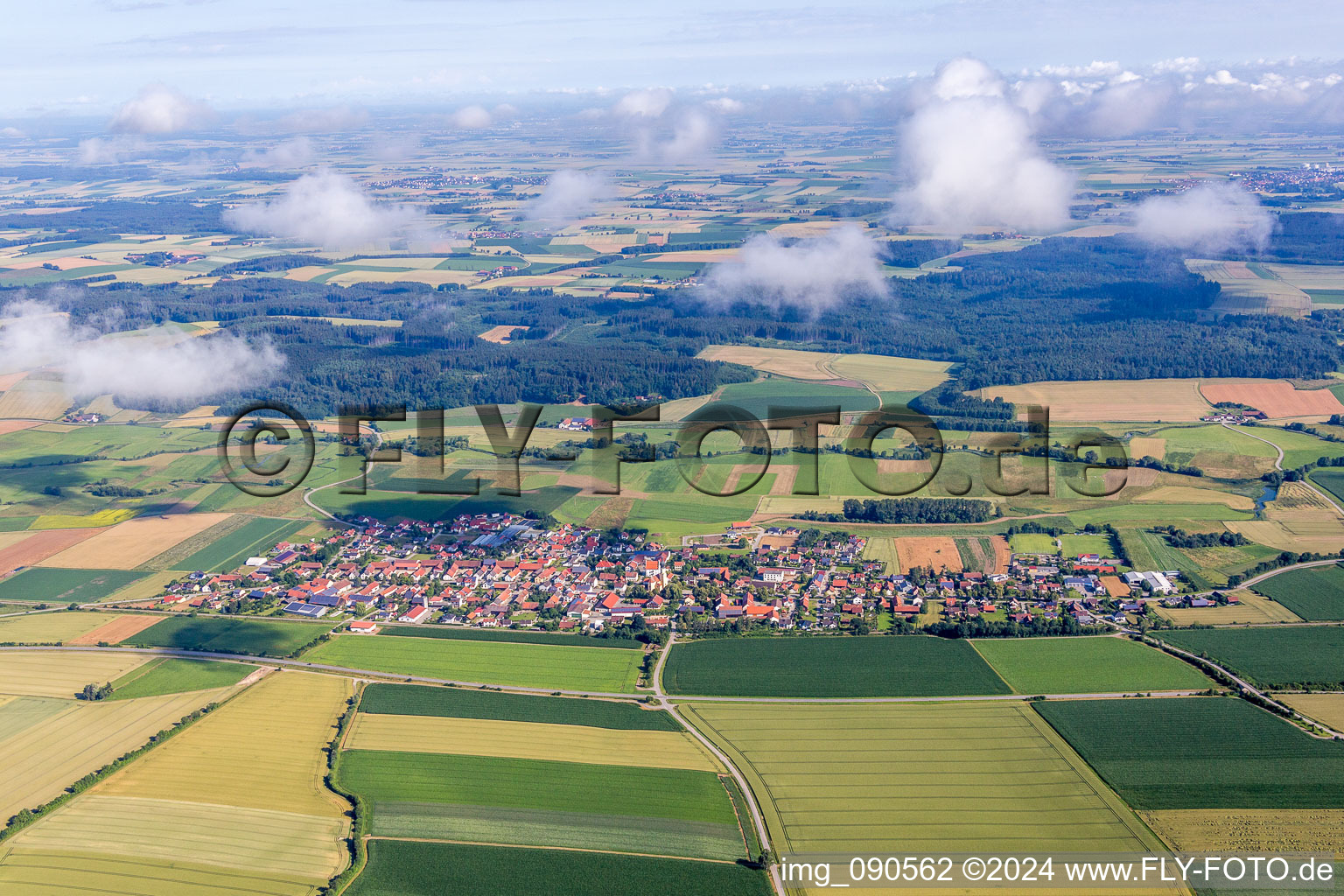 Vue aérienne de Quartier Sallach in Geiselhöring dans le département Bavière, Allemagne