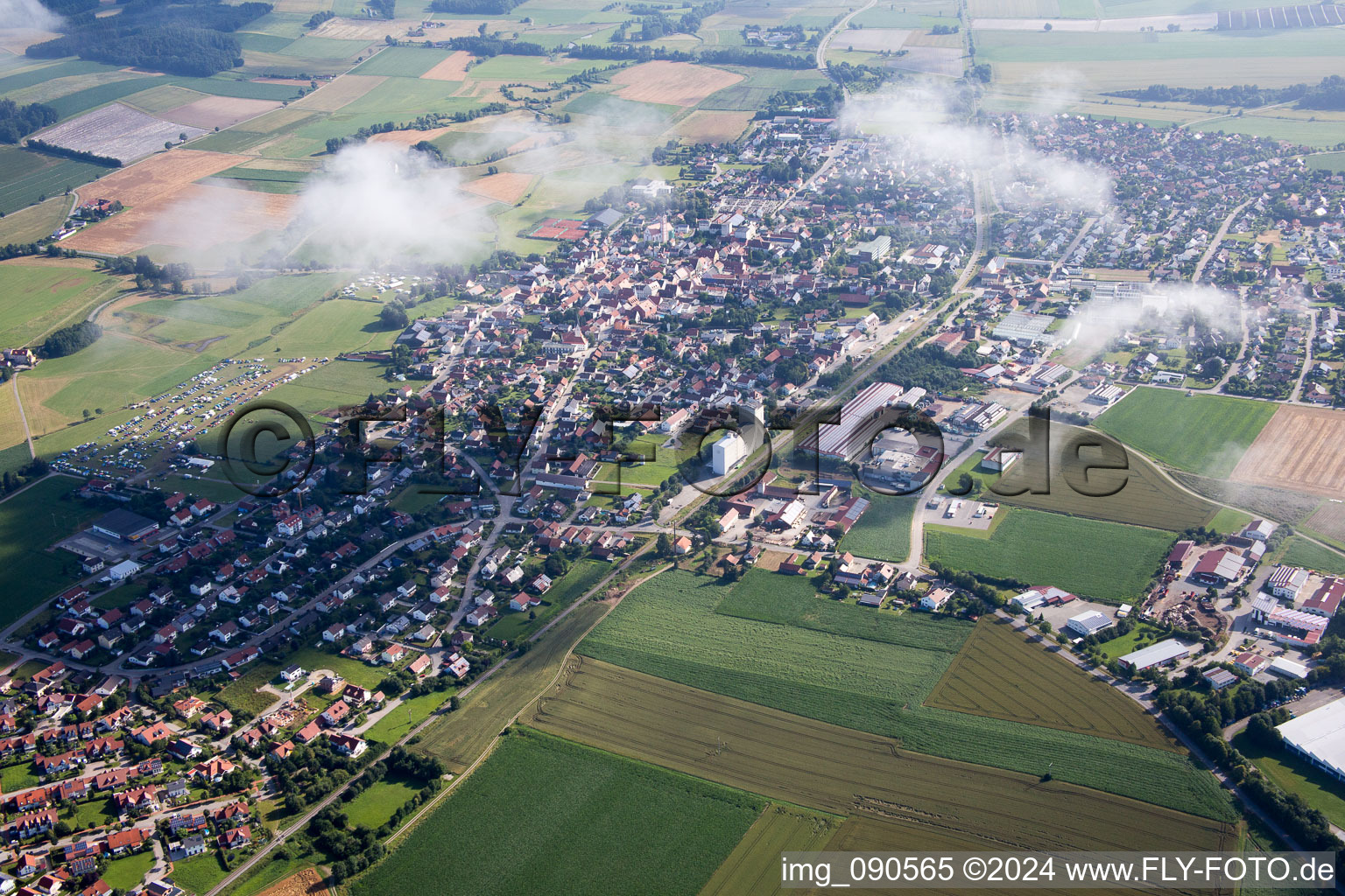 Photographie aérienne de Sous les nuages à Geiselhöring dans le département Bavière, Allemagne