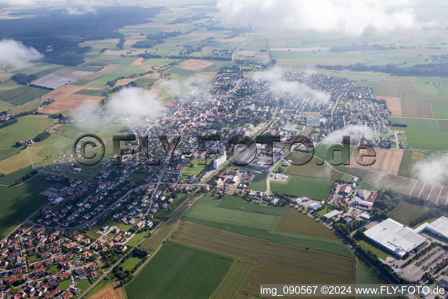 Vue oblique de Sous les nuages à Geiselhöring dans le département Bavière, Allemagne