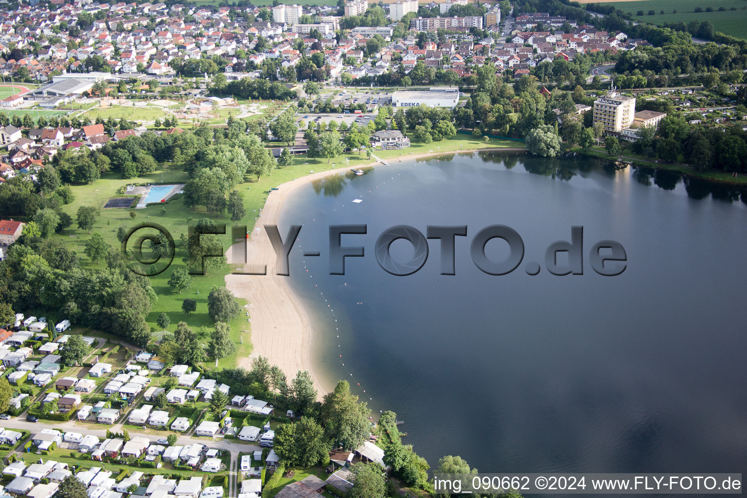 Hemsbach dans le département Bade-Wurtemberg, Allemagne depuis l'avion