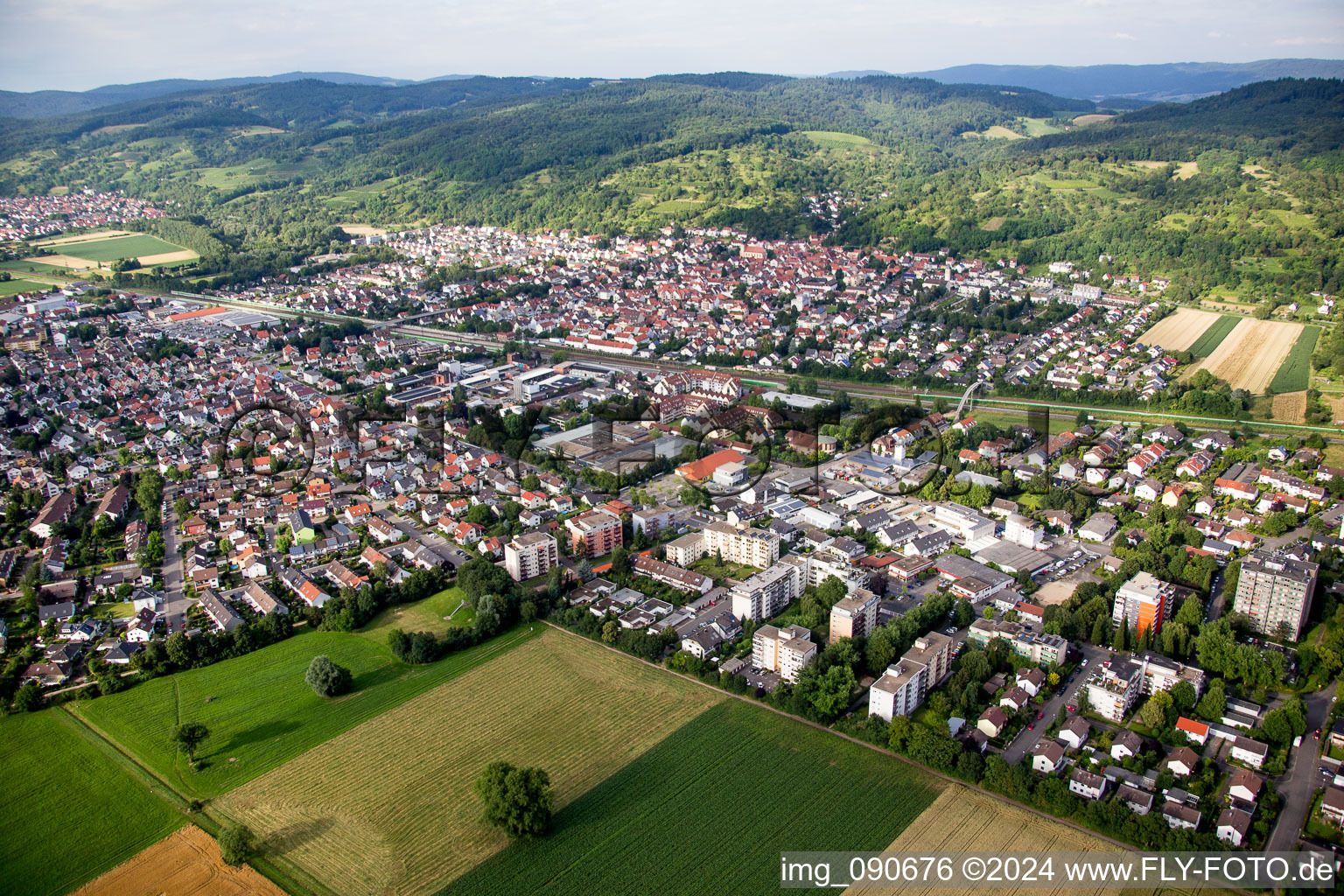 Vue aérienne de Champs agricoles et surfaces utilisables à Hemsbach dans le département Bade-Wurtemberg, Allemagne