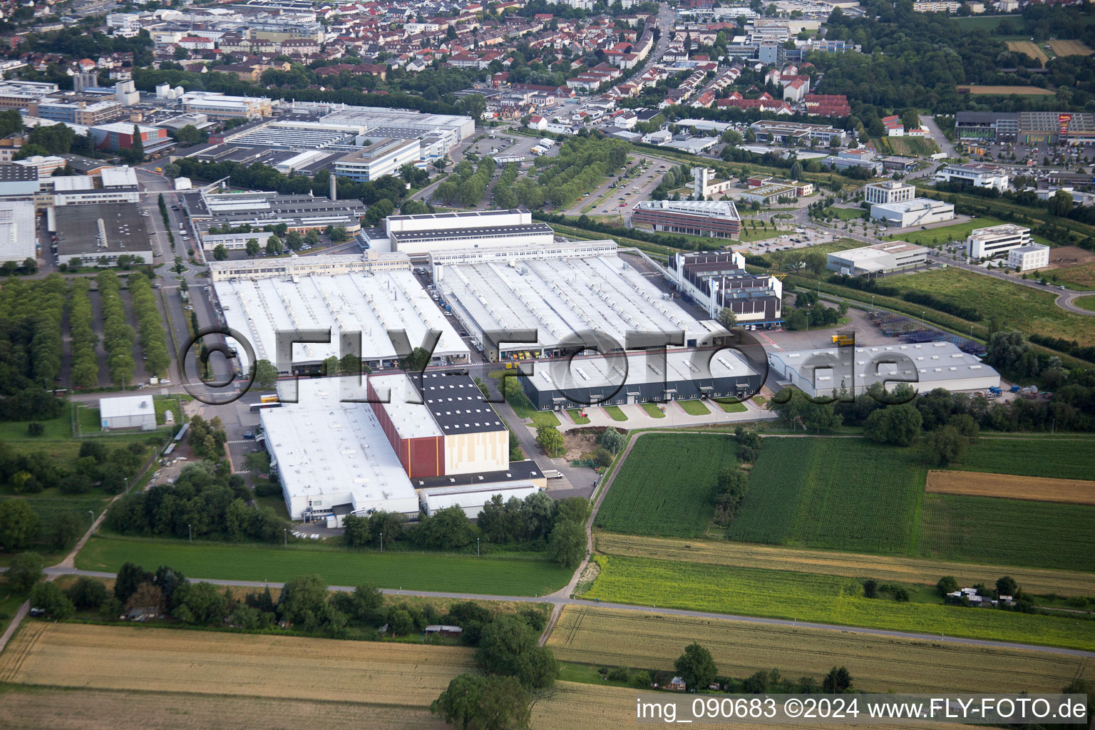 Vue aérienne de Weinheim dans le département Bade-Wurtemberg, Allemagne