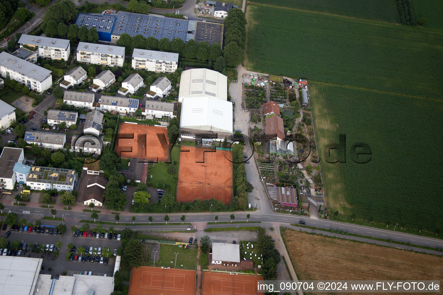 Weinheim dans le département Bade-Wurtemberg, Allemagne vu d'un drone