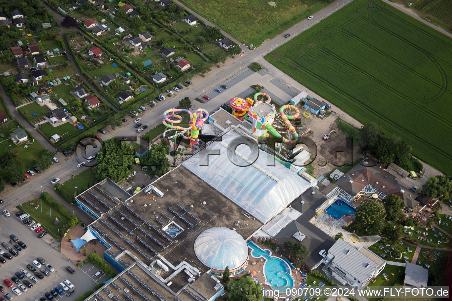 Photographie aérienne de Miramar à le quartier Lützelsachsen in Weinheim dans le département Bade-Wurtemberg, Allemagne