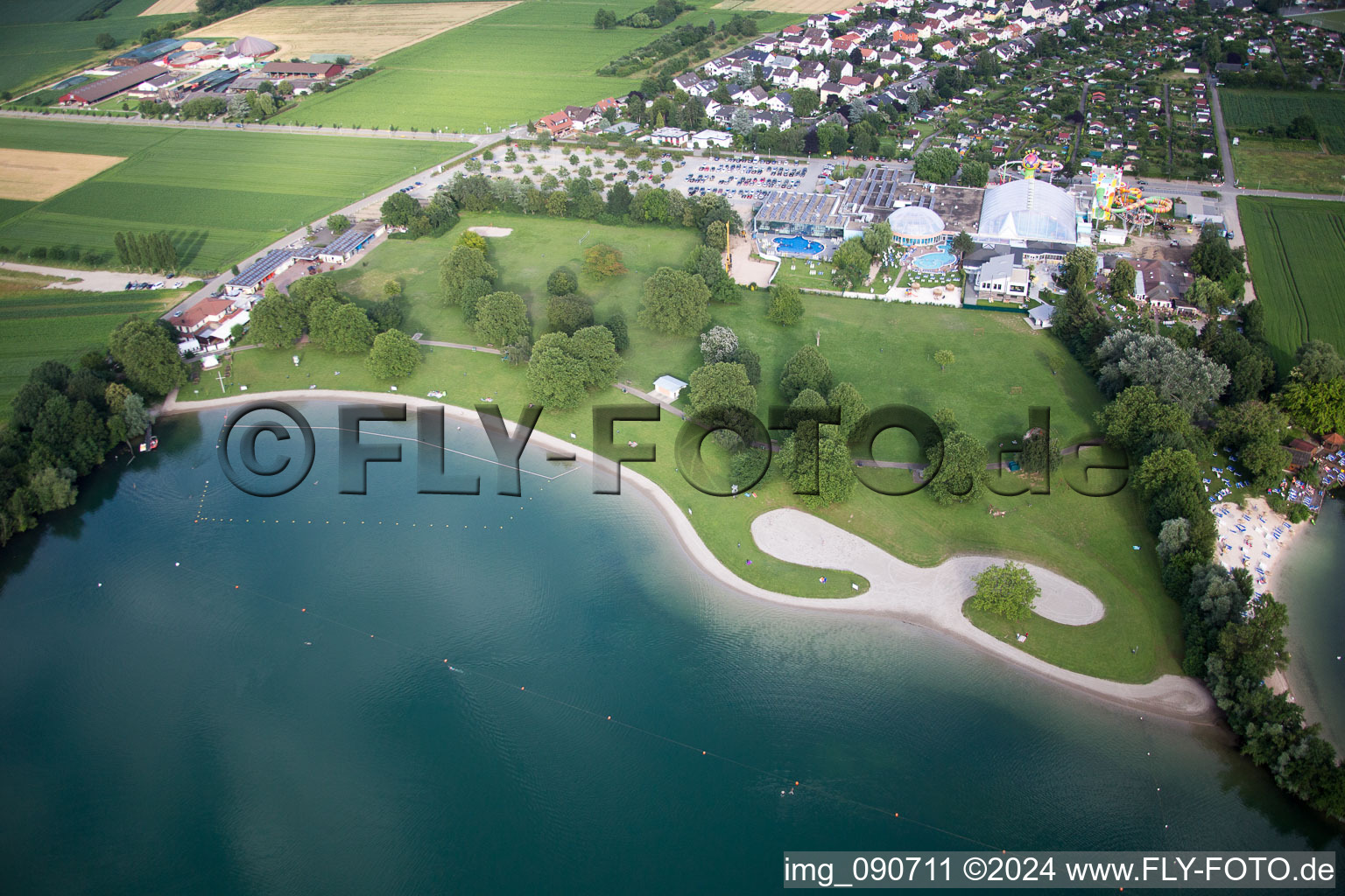 Vue aérienne de Lac Waid à le quartier Lützelsachsen in Weinheim dans le département Bade-Wurtemberg, Allemagne