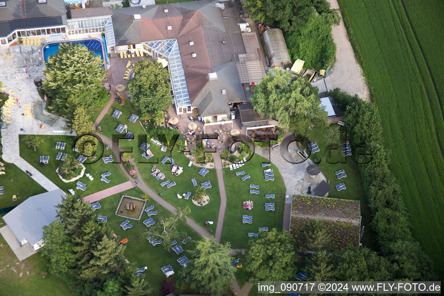 Miramar à le quartier Lützelsachsen in Weinheim dans le département Bade-Wurtemberg, Allemagne depuis l'avion