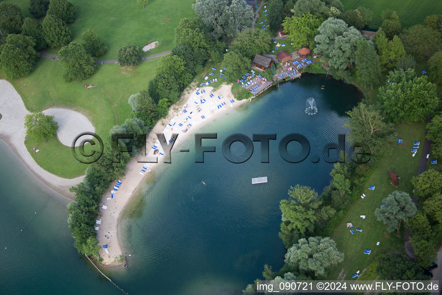 Vue aérienne de Lac Waid à le quartier Lützelsachsen in Weinheim dans le département Bade-Wurtemberg, Allemagne