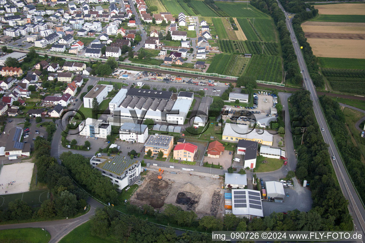 Vue aérienne de ASG Aviation Technology and Sensorics GmbH à le quartier Lützelsachsen in Weinheim dans le département Bade-Wurtemberg, Allemagne