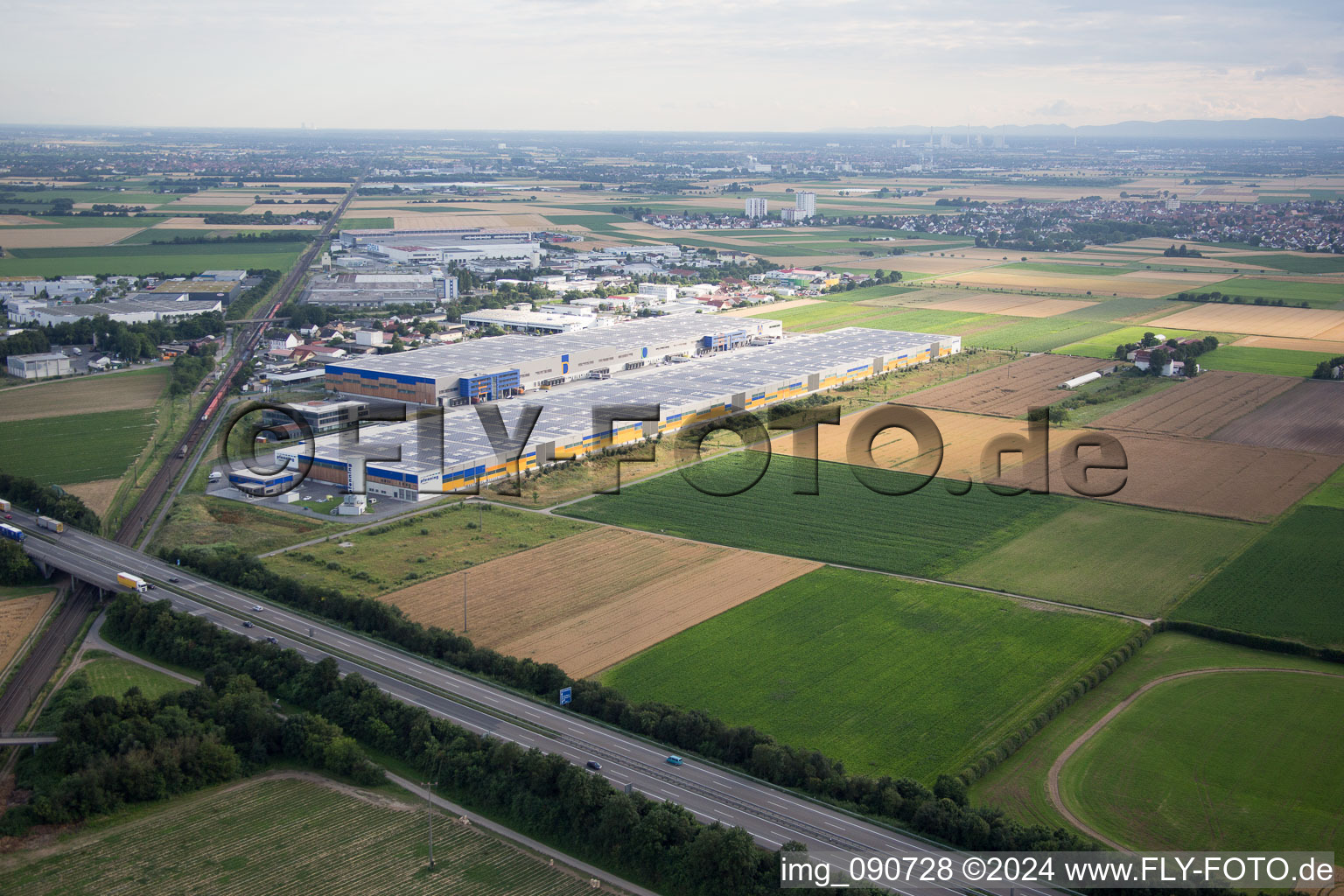 Vue aérienne de Zone commerciale et implantation d'entreprise sur l'A5 be4work GmbH à Heddesheim dans le département Bade-Wurtemberg, Allemagne