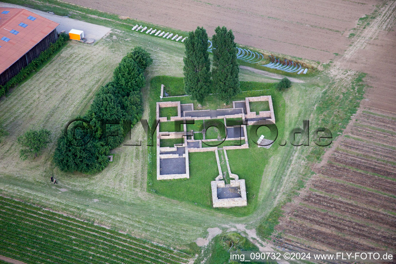 Vue aérienne de Fouilles et vestiges des ruines de l'ancien romain. Manoir Villa Rustica à le quartier Großsachsen in Hirschberg an der Bergstraße dans le département Bade-Wurtemberg, Allemagne